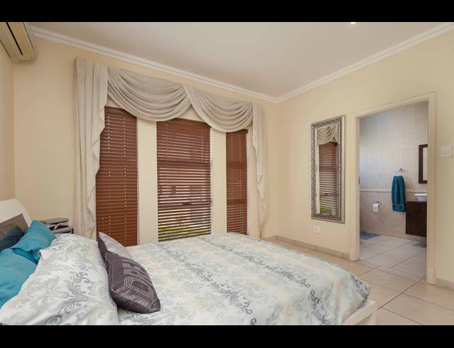2 BEDROOM SIMPLEX FOR SALE IN LA LUCIA RIDGE